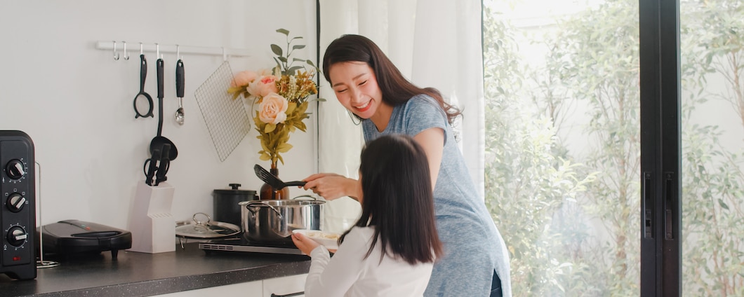 Bữa ăn của gia đình đầy đủ chất dinh dưỡng
